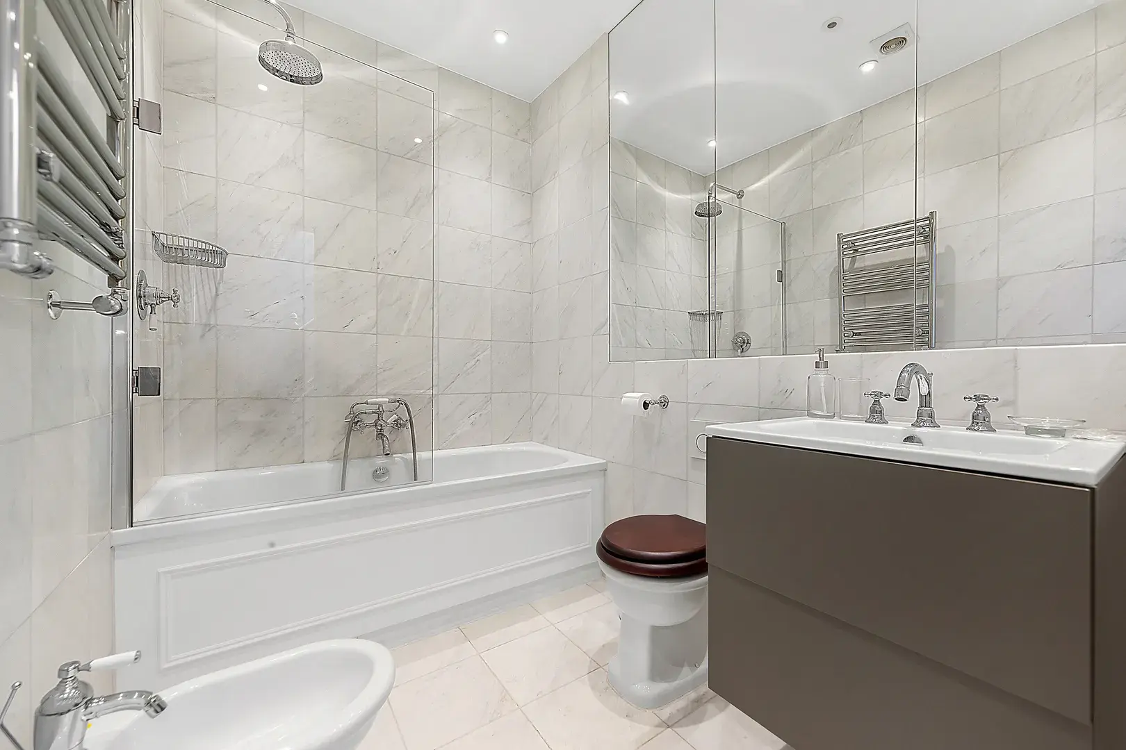 Cathcart Road, holiday home in Chelsea, London