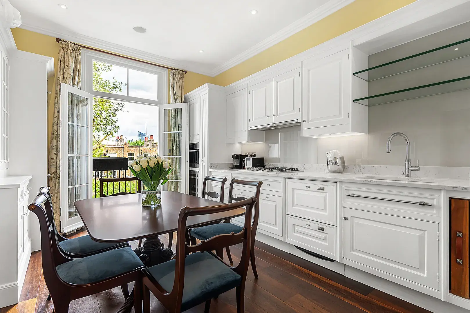 Cathcart Road, holiday home in Chelsea, London