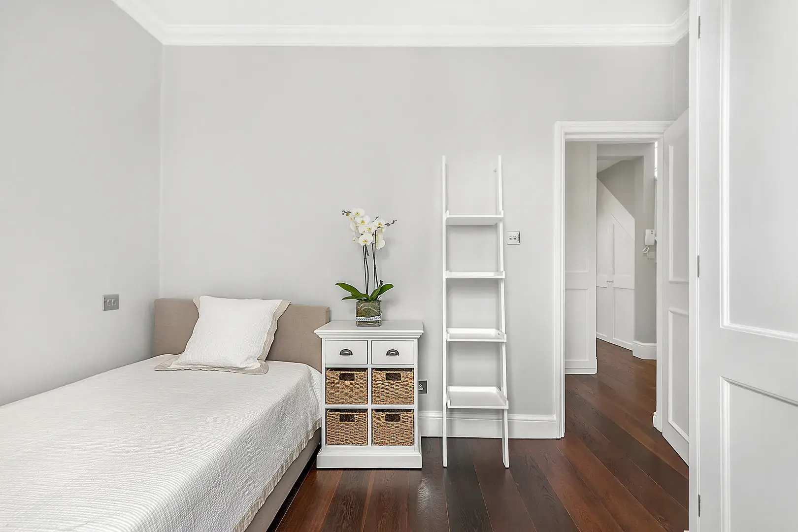 Cathcart Road, holiday home in Chelsea, London