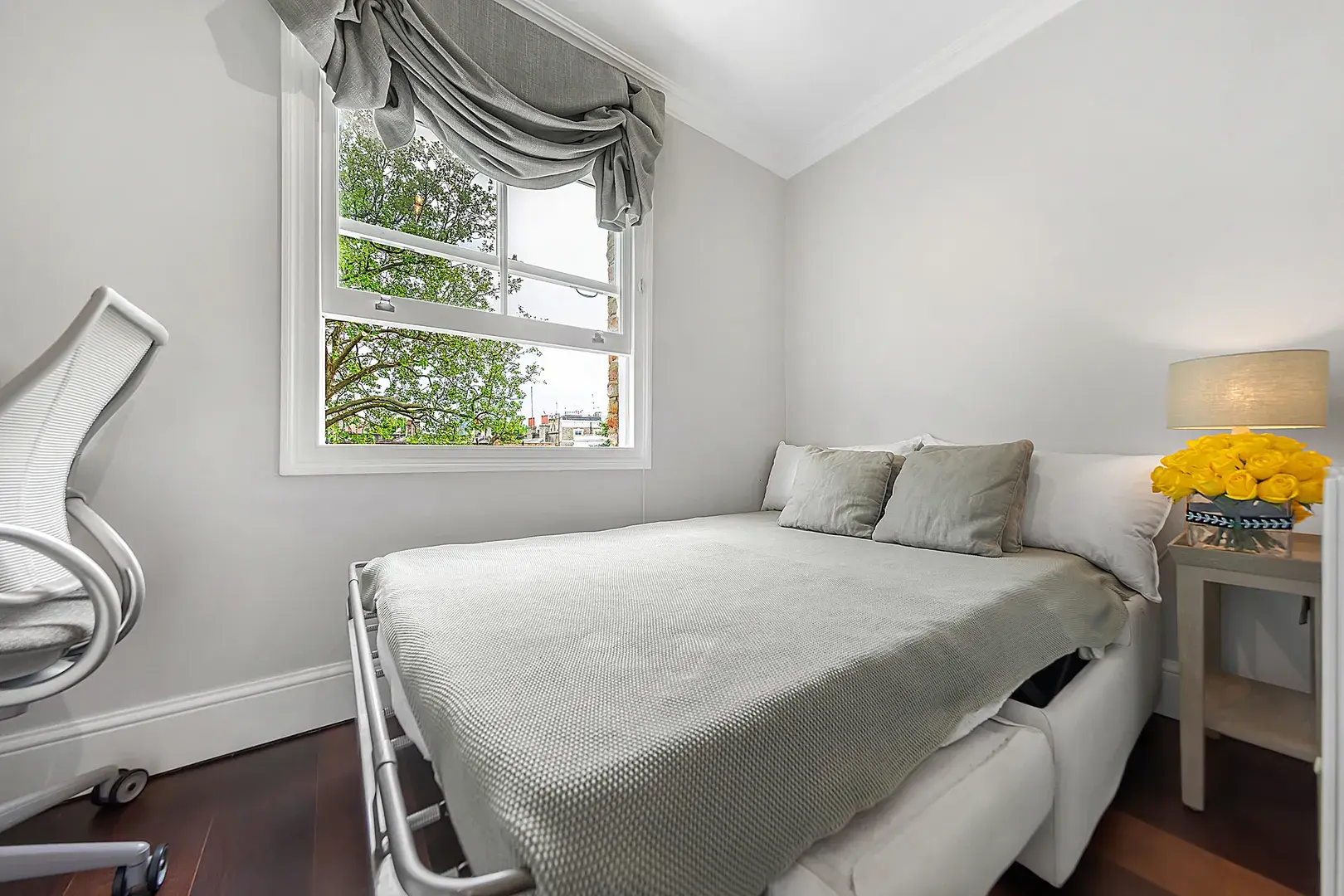 Cathcart Road, holiday home in Chelsea, London