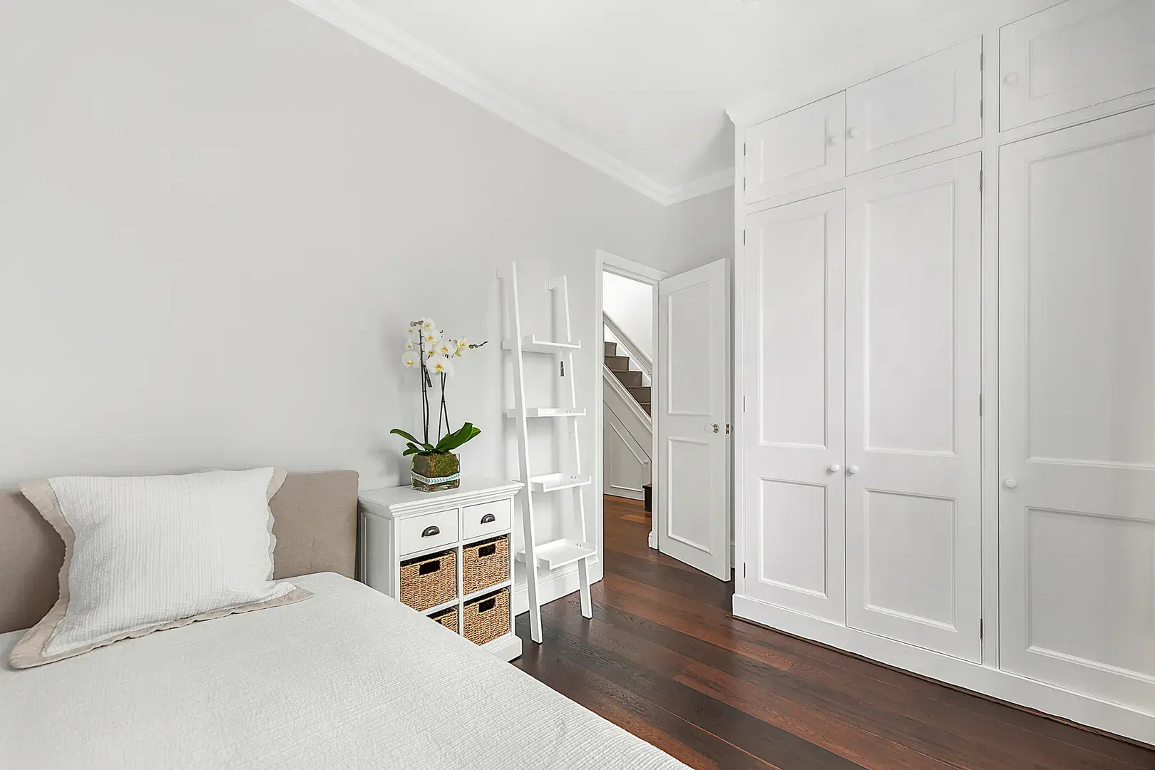 Cathcart Road, holiday home in Chelsea, London