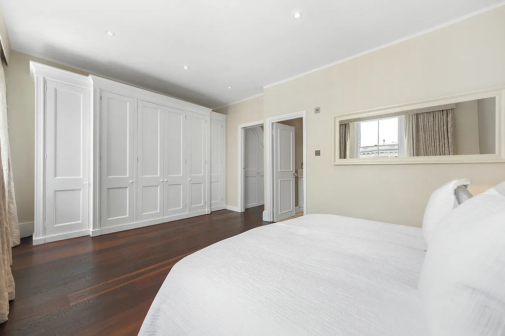 Cathcart Road, holiday home in Chelsea, London