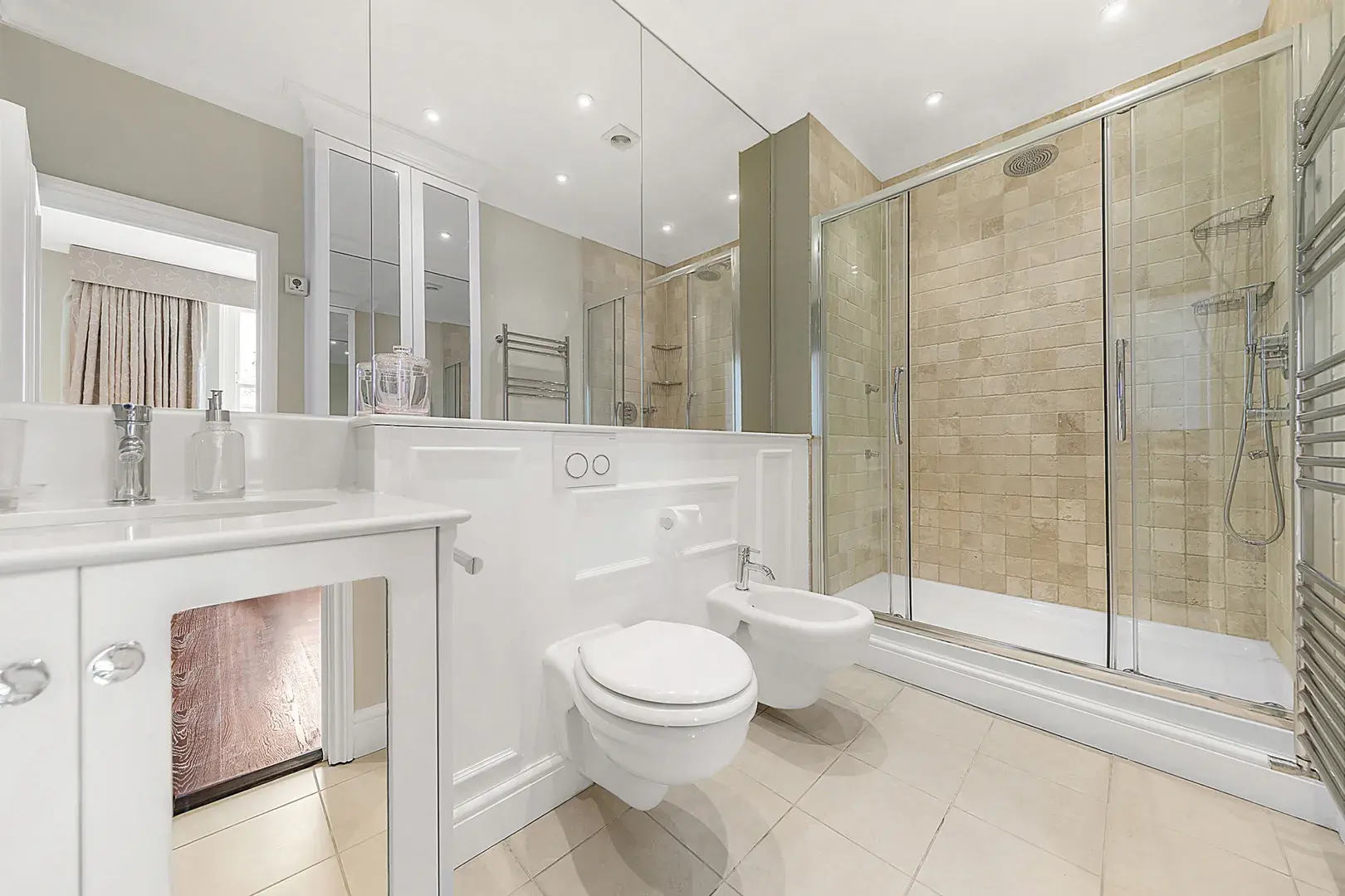 Cathcart Road, holiday home in Chelsea, London