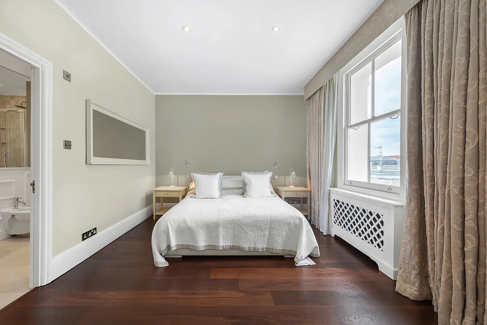 Cathcart Road, holiday home in Chelsea, London