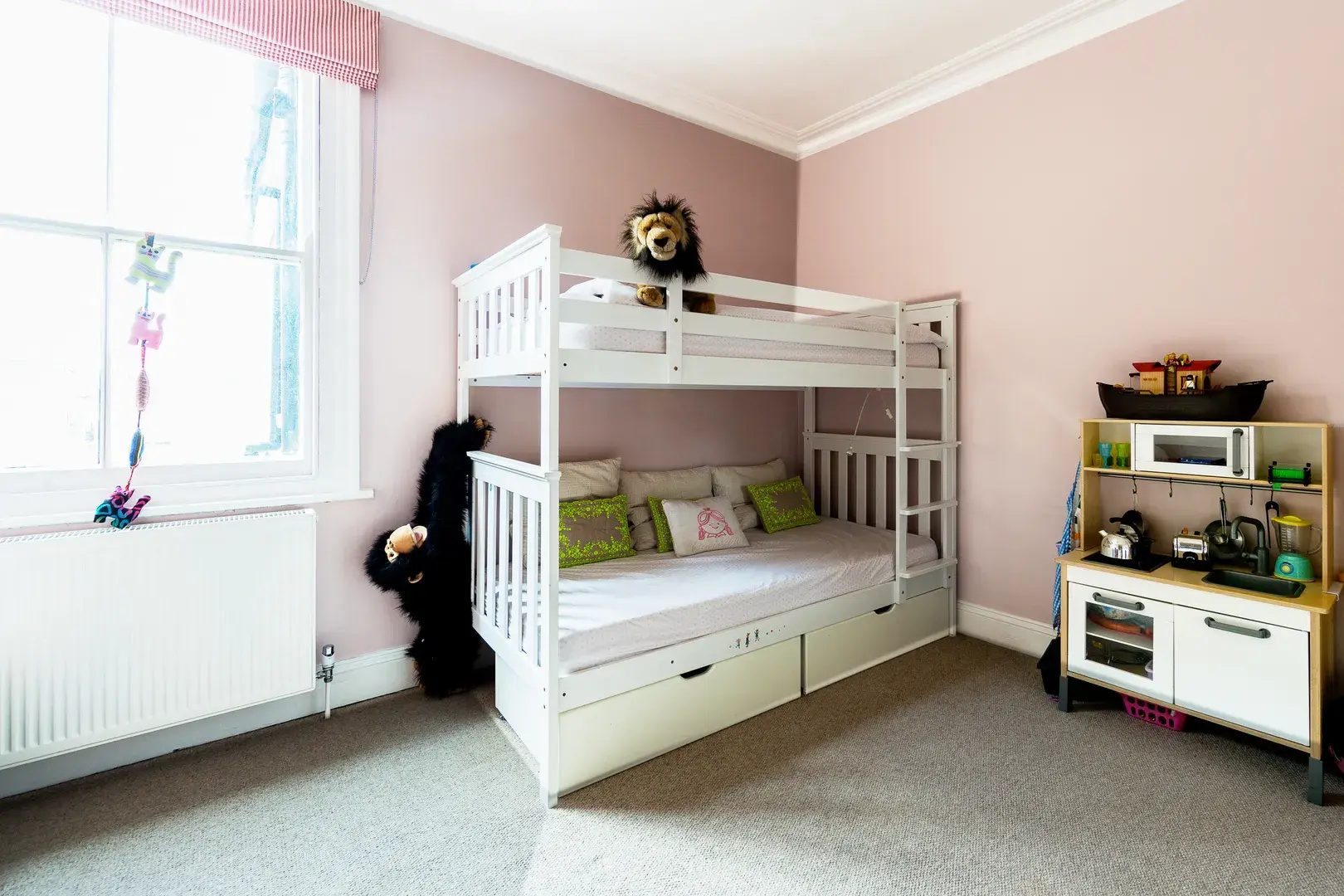 First Avenue, holiday home in London